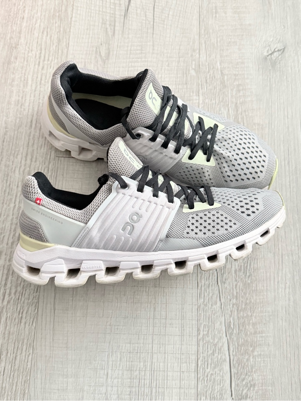 On Running Cloudswift Sneakers - Light Gray, White, Black